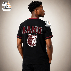 Camiseta Negra de Manga Corta AAMU con Logotipo en Contraste |   Camiseta Casual de Cuello Redondo y Manga Corta con Ribete en Contraste, Corte Regular - Product Image 2