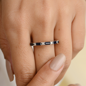 Bague de mariage solitaire en or blanc 18 carats avec saphir bleu et diamant - Product Image 1