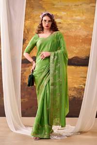 Elegante Saree de Crepé Rivanshi con Blusa de Diseño - Product Image 2