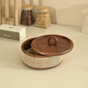 Caja de Almacenamiento Redonda de Madera con Revestimiento Esmaltado, Aislada, Antiadherente, con Tapa, Diseño Minimalista Ecológico, Hecha a Mano, 20 cm de Diámetro - Product Image 1