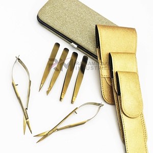 Pinzas para Cejas Ligeras con Punta Inclinada RMI, Venta al por Mayor, Acero Inoxidable Sólido, Color Dorado Plasma, Estuche con Cierre de Resorte - Product Image 4
