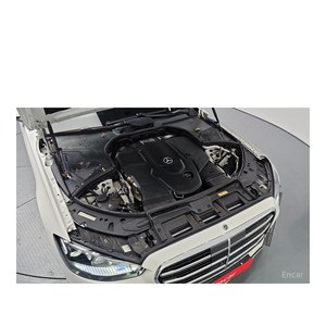 <span class=keywords><strong>Mercedes</strong></span>-Benz Classe S S400 <span class=keywords><strong>d</strong></span> <span class=keywords><strong>4MATIC</strong></span> Diesel Automatique Modèle <span class=keywords><strong>d</strong></span>écembre 2022 avec 15 892 km et caméra de recul, conduite à gauche - Product Image 6