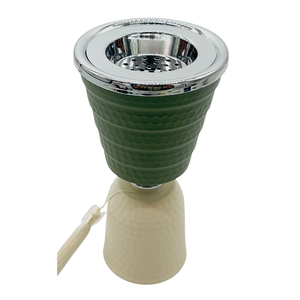 Quemador de incienso árabe bicolor con acabado en polvo verde y crema, detalles plateados y un encantador diseño martillado con borla lateral. - Product Image 4