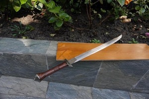 Espada Vikinga Hecha a Mano de Acero al Carbono, Hoja Recta, Mango de Madera, Grado Industrial, Grosor de 0.6 mm - Product Image 4