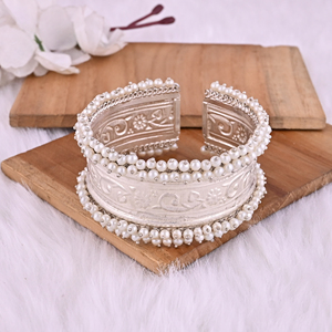 Bracelet ethnique orné de perles |   Bijoux indiens traditionnels en laiton plaqué argent - Product Image 5