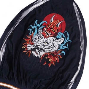 Chaqueta Sukajan de estilo urbano para hombre, tela satinada suave, ligera, moderna, con diseño bordado. - Product Image 4