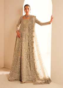Robe de mariée de luxe avec col montant et détails en dentelle, traîne longue, style élégant pour cérémonie de mariée traditionnelle et moderne - Product Image 4