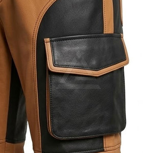 Pantalon cargo en cuir pour homme avec plusieurs poches latérales, coupe droite, passants de ceinture et revers aux chevilles, pour un style décontracté et streetwear. - Product Image 5