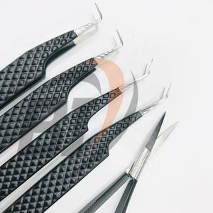 Pince à épiler d'extension de cils en acier inoxydable à revêtement noir à 90 et 45 degrés avec ciseaux à ressort professionnel durable - Product Image 5