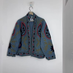 MONIT MARKETING Blouson Bomber en Velours Suzani Brodé à la Main, Style Bohème Vintage, Manteau Court Réversible, Taille Unique, Vêtement Ethnique du Rajasthan - Product Image 2