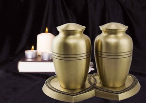 Urne funéraire compagnon en laiton massif classique Bronze Premium adulte fabriqué à la main souvenir funéraire fabriqué à la main en laiton massif - Product Image 4