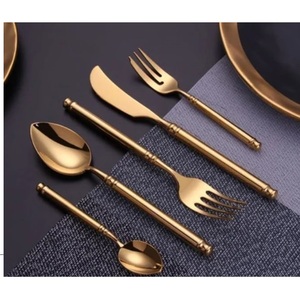 Ensemble de couverts en métal doré faits à la main de style moderne, personnalisés pour les mariages, la restauration et les fournitures de restaurants durables - Product Image 2