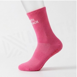 Chaussettes de sport respirantes bleues à motif géométrique pour adultes – Collection Printemps - Product Image 3