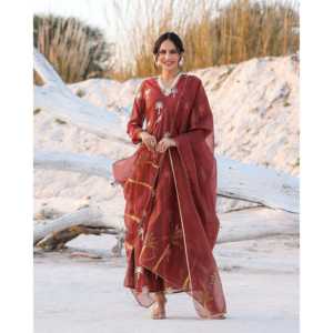 Ensemble de costume en mousseline de soie marron taille XS imprimé feuille d'arbre - Product Image 1