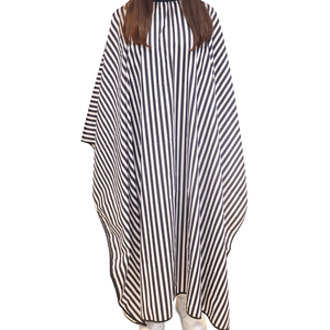 Cape de Coiffeur Jetable Sur Mesure Écologique Recyclable Légère Séchage Rapide Imperméable en Polyester Lavable - Product Image 1