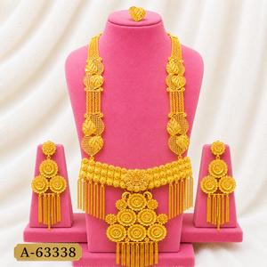 Parure de bijoux vintage plaqué or 24 carats avec collier, boucles d'oreilles, bracelet, peigne et broche imitation perle pour femme, idéale pour mariage ou fête - Product Image 5