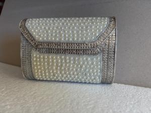 Bolso de mano de lona con perlas y adornos plateados, estilo clásico, para novias, fiestas, bodas, con correa de cadena. - Product Image 2