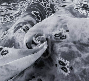 ¡Grandes Ofertas! Pañuelos de Seda y Satén Cuadrados con Logotipo Personalizado: Estampados de Puntos, Lisos, a Cuadros, Rayas, Lazos, Personajes Animales, Argyle y Hojas - Product Image 2