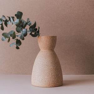 Vase de table artisanal de forme irrégulière, style nordique européen, pour hôtels, collection 2026, par Universal Overseas - Product Image 6