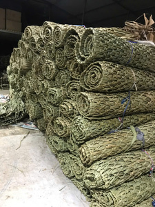 Panneau de chaume en feuilles de palmier tissé à la main, matériau de toiture en feuilles de palmier naturelles séchées du Vietnam - Product Image 4