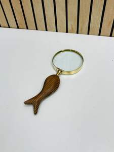 Lupa de mano de latón de 3'' con mango de madera con diseño de pez |   Lupa óptica de cristal vintage (no plegable) - Product Image 3