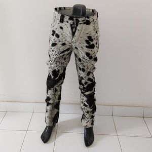 Pantalones de cuero de vaca con diseño de logotipo personalizado a medida, pantalones de cuero de vaca con pelo real para hombre, pantalones de piel de vaca con estampado animal occidental. - Product Image 2