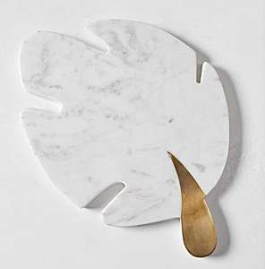 Planche à découper en marbre de qualité supérieure, fabriquée en pierre naturelle, pour une préparation et un service élégants en cuisine. - Product Image 5