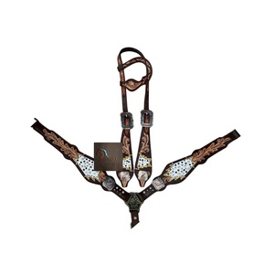 Conjunto de cabezada de una oreja y pechera para caballo Western, de cuero marrón oscuro, con grabado a mano y adornos de cristal, para rodeo. - Product Image 1