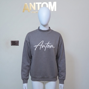เสื้อสเวตเชิ้ตสีแดงสำหรับฤดูหนาว ปักโลโก้ตามสั่ง เสื้อฮู้ดแบบสวมหัว ผู้ชาย ผู้หญิง สตรีทแวร์ลำลอง ผ้าฟลีซ คอเต่า 300 กรัม แฟชั่นยูนิเซ็กส์ - Product Image 6