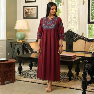 Elegante Vestido Midi de Satén de Algodón con Detalle Bordado - Product Image 3