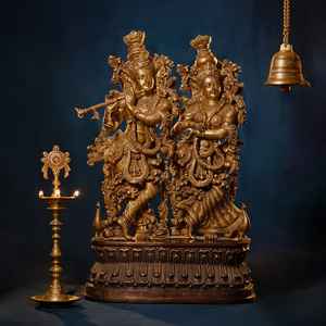 Statue artisanale en laiton de Radha Krishna avec vache et paon, idole traditionnelle du couple divin hindou pour la décoration intérieure et le Vastu - Product Image 5