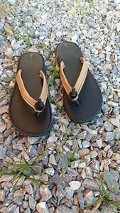Sandales tongs unisexes en cuir marron et noir de qualité supérieure, à deux tons, avec sangle en V, chaussures décontractées d'été, tailles 2-11, vente en gros, OEM, export - Product Image 4