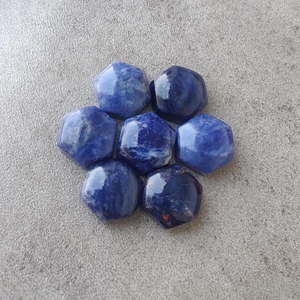 Cabochon en sodalite naturelle, pierre hexagonale, dos plat, pierre calibrée, fabrication de bijoux, disponible en toutes tailles - Product Image 1
