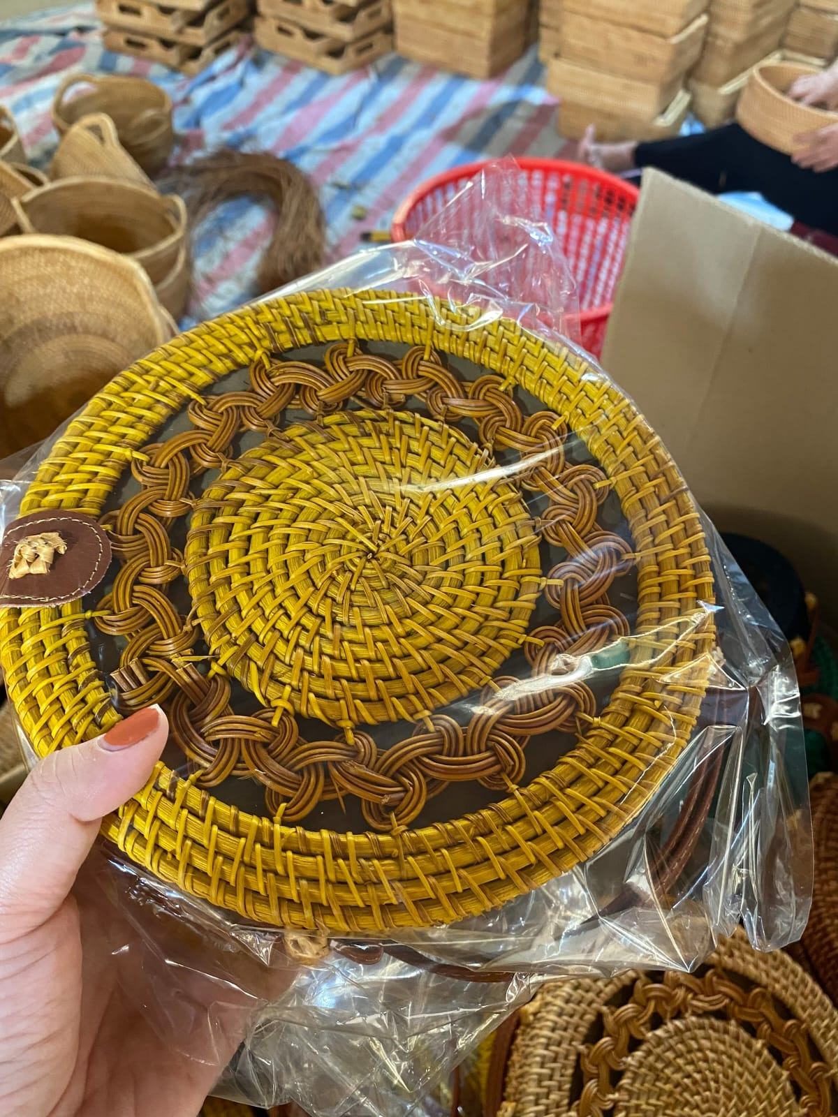 สีเหลือง