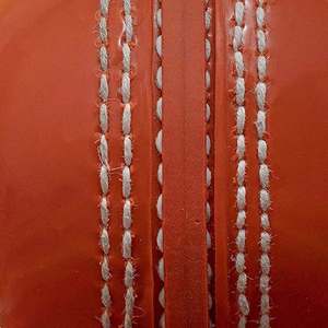 Pelota de Cricket de Cuero Hecha a Mano con Logotipo Personalizado, Pelota de Cricket Profesional para Entrenamiento y Partidos, Pelota Deportiva Cosida a Mano y Duradera - Product Image 6