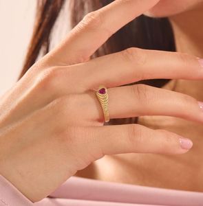 Anillo de Oro Sólido de 14k con Corazón de Rubí Único, Anillo de Cúpula con Rubí Rosa, Joyería de Corazón Rosa de Oro, Regalo de Amor para Ella, Anillo Fino de Rubí - Product Image 5