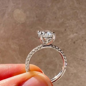 Anillo Clásico Halo con Moissanita Ovalada Brillante de 2 Quilates, Plata de Ley 925 Original, Regalo de Promesa de Boda para Fiestas y Eventos - Product Image 6