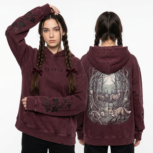 Sweat-shirt en molleton personnalisé pour femme, couleur bordeaux délavé à l'acide, avec imprimé graphique d'animaux de la forêt, manches brodées style Ivy et effet vieilli - Product Image 1