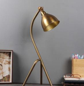 Lámpara de mesa industrial de latón con pantalla de campana, cuello flexible ajustable para sala de lectura, fuente de luz LED E27, CA 220V - Product Image 1