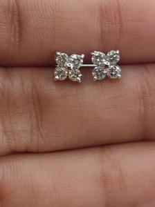 Pendientes de Oro de 14 Quilates con Diamantes Cultivados en Laboratorio de 0.35 Ct, Diseño de Trébol con 8 Piedras, Joyería Fina Minimalista, Regalo de Boda para Mujer - Product Image 3