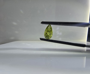 Diamante de Laboratorio de Corte Brillante en Forma de Pera de 1 Quilate, Color Verde Intenso, VS1, Certificado IGI, Diamantes Sueltos - Product Image 5