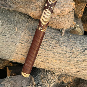 Hache à barbe de style nordique industriel, manche en bois fait main, lame en acier carbone de haute qualité, inspiration historique viking pour le camping - Product Image 5