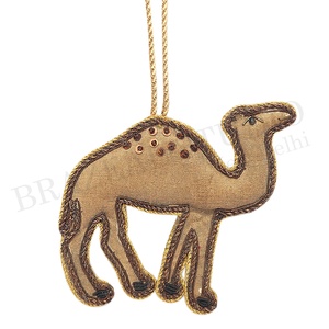 Hecho a mano terciopelo satén ecológico árbol de Navidad bordado logotipo personalizado decoraciones personalizadas al por mayor con camello - Product Image 2