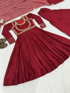 Vestido Maxi Anarkali de Algodón Romano Pesado para Fiesta con Bordado de Lentejuelas, Koti, Dupatta de Cuatro Metros con Vuelo y Conjunto Palazzo - Product Image 1
