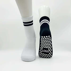 Chaussettes de sport personnalisées en gros pour hommes, chaussettes de football épaisses avec grip antidérapant, logo personnalisé de votre marque - Product Image 4