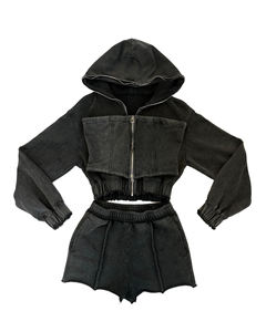 Ensemble 3 pièces tendance pour femme en molleton noir délavé à l'acide : sweat à capuche court zippé, bustier sans bretelles et short taille haute - Product Image 1