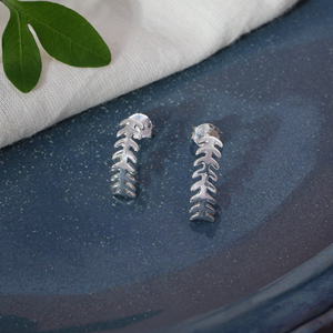 Pendientes de Espina de Pescado |   Pendientes Minimalistas de Plata de Ley 925 con Esqueleto de Pez, Joyería Costera Oceánica - Product Image 3