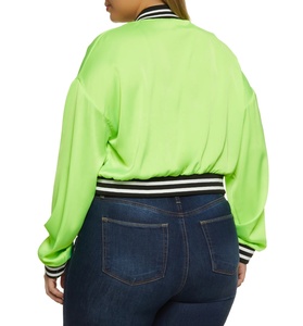 Chaqueta universitaria de satén de tela de seda de diseño personalizado de alta calidad, chaqueta de satén de colores sólidos de béisbol con botones de invierno de poliéster para mujer - Product Image 2