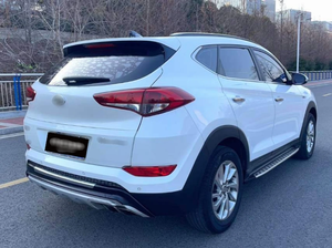 Hyundai Tucson SUV, 5 Asientos, Faros LED, Neumáticos R18, Aire Acondicionado Automático, Pantalla Táctil, Volante a la Izquierda, Gasolina - Product Image 2