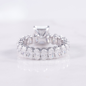 Bague classique en or massif 18 carats plaqué or, diamant de laboratoire couleur D taille radiant, pierres latérales de laboratoire serties au laser, cadeau d'anniversaire pour femme - Product Image 5